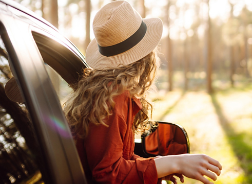 几个行为就代表男人心里还没有放下别的女人